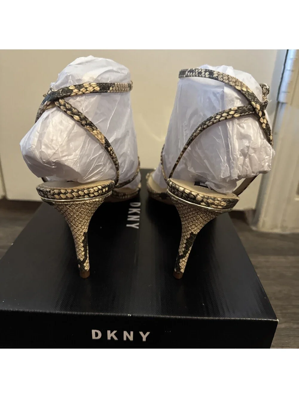 DKNY Landon High Sandal Black White Phython Embossed Strappy Stiletto Heel Sz 10